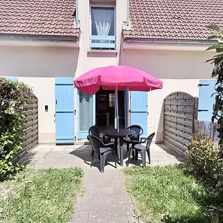 Benval, Maison Pour 4 Personnes Avec Jardin Privatif *