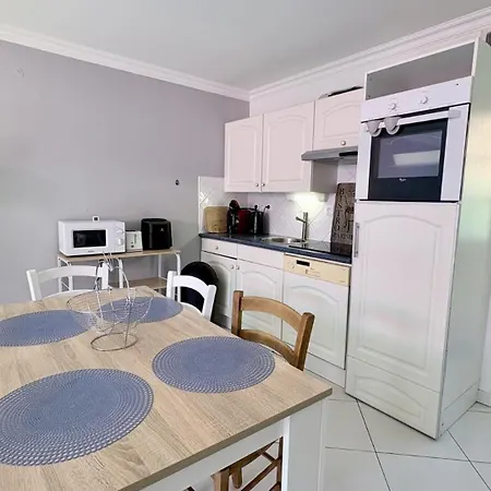 Benval, Maison Pour 4 Personnes Avec Jardin Privatif *
