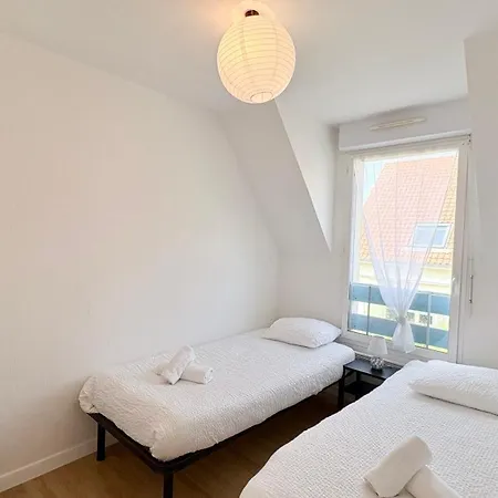 Benval, Maison Pour 4 Personnes Avec Jardin Privatif *