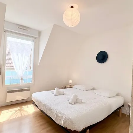 Prázdninový dům Benval, Maison Pour 4 Personnes Avec Jardin Privatif